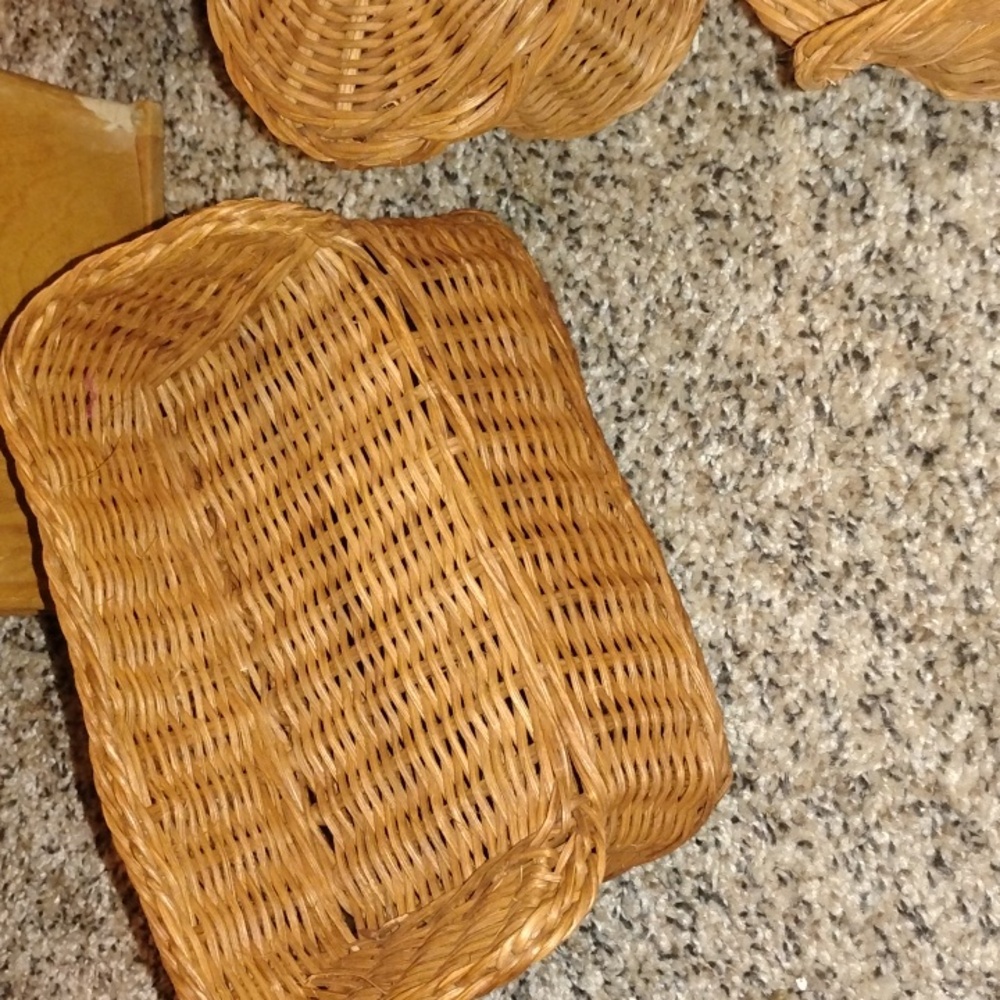 Vintage STROMBECKER Natural Wood and Wicker DOLLHOUSE Lot 14 Pieces TLC - Picture 6 of 10